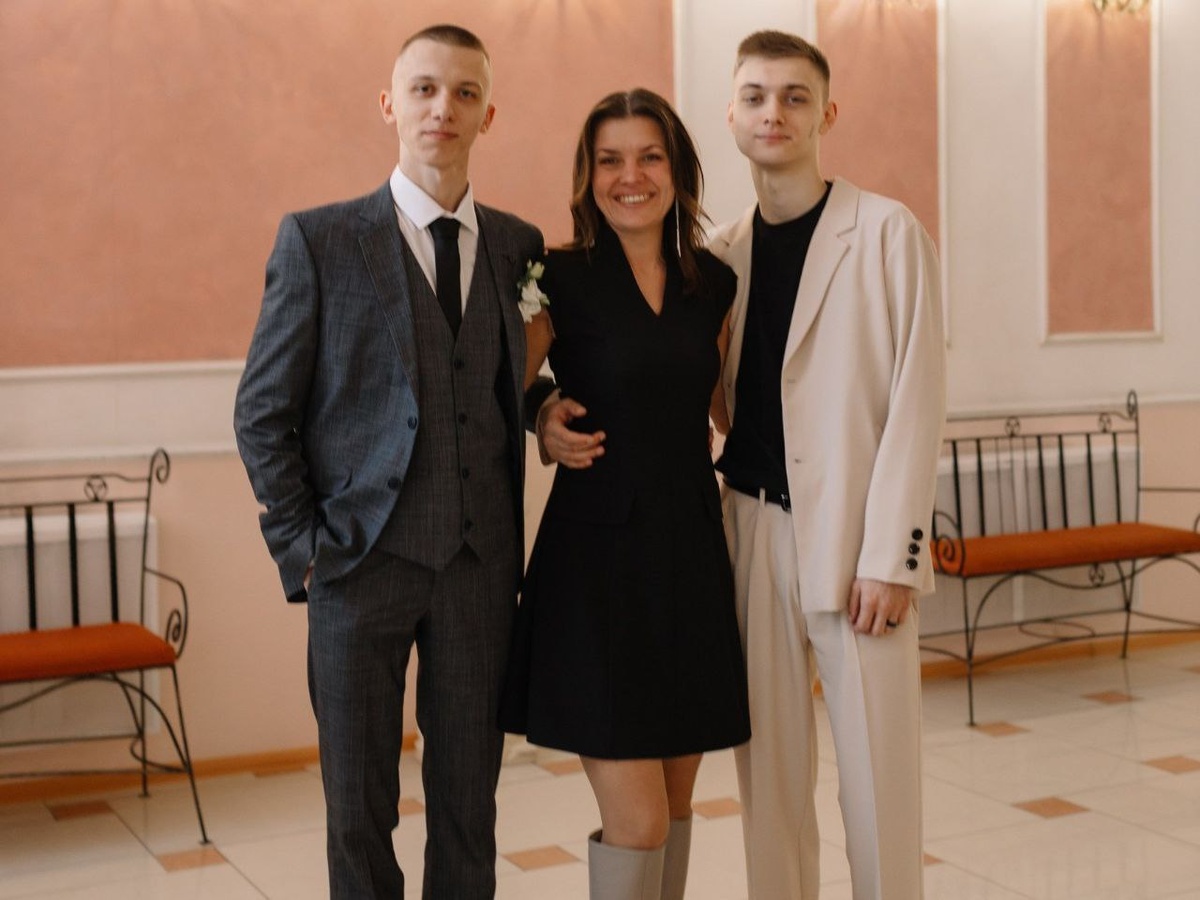 2025 год. на фото я с сыном и племянником. Им здесь по 20 лет.