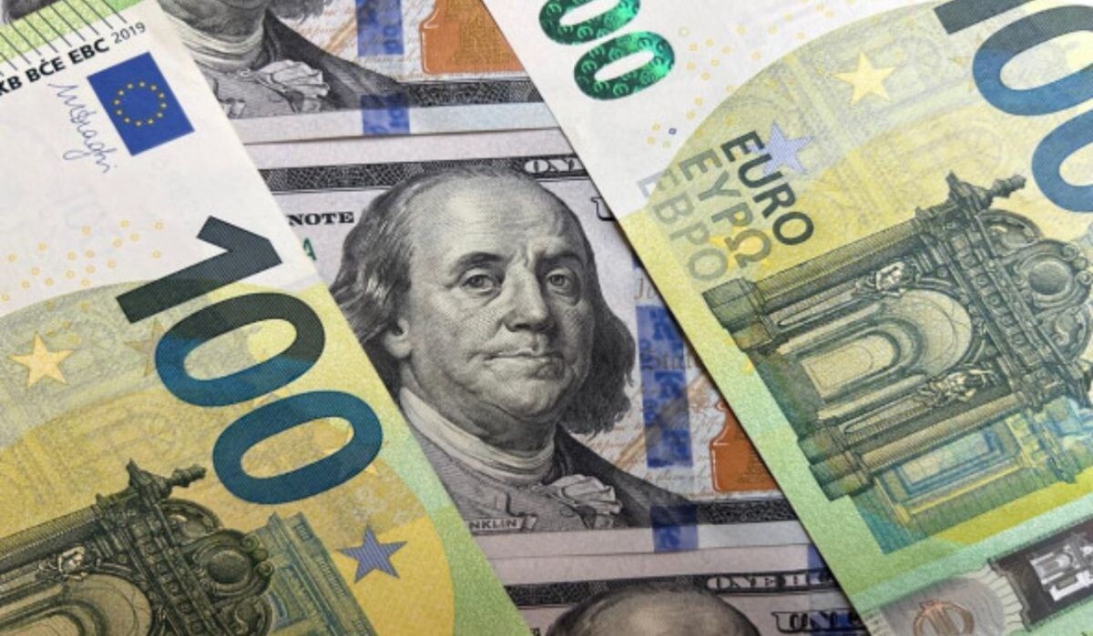     Доллары. Источник: rbc.ru Автор фото: Shutterstock