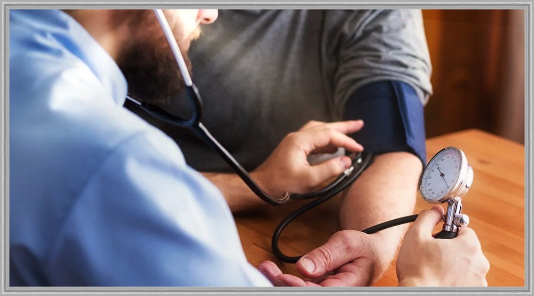 Да, гипертония может годами не давать симптомов. Но именно она тихо убивает сосуды, сердце и мозг. А люди, которые держат давление под контролем, доживают до глубокой старости гораздо чаще.
