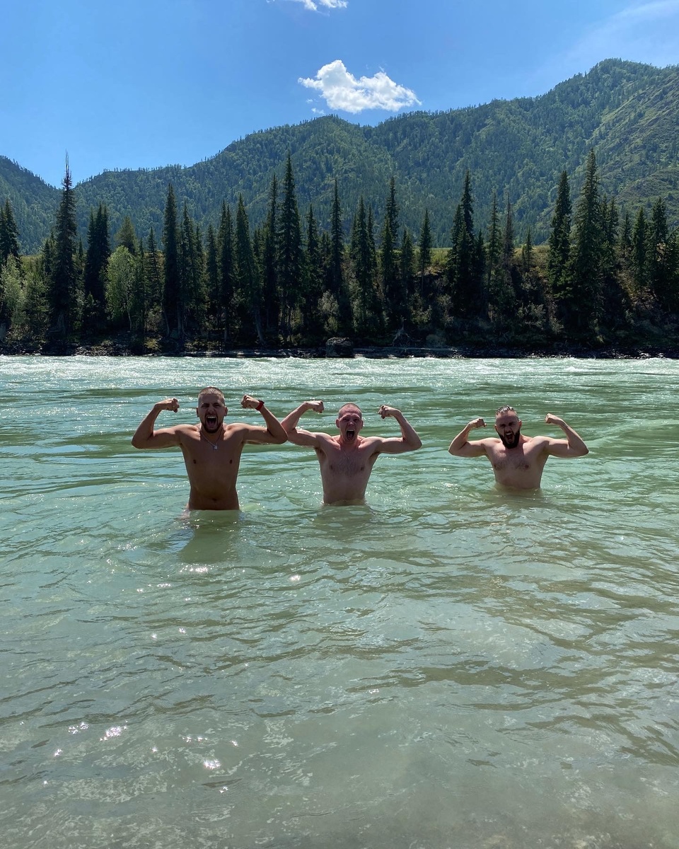 Я и мои друзья в Катуни.