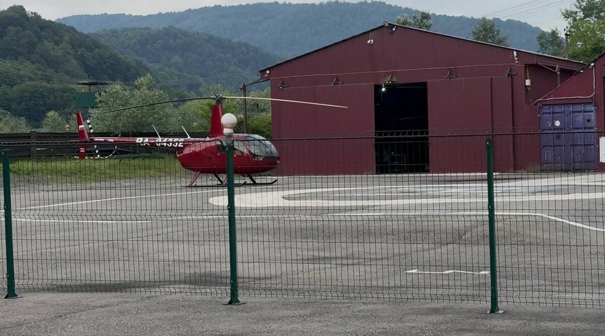 Мы выбрали Robinson R44 - легкий и самый дешевый, внешне вертолет выглядит шикарно