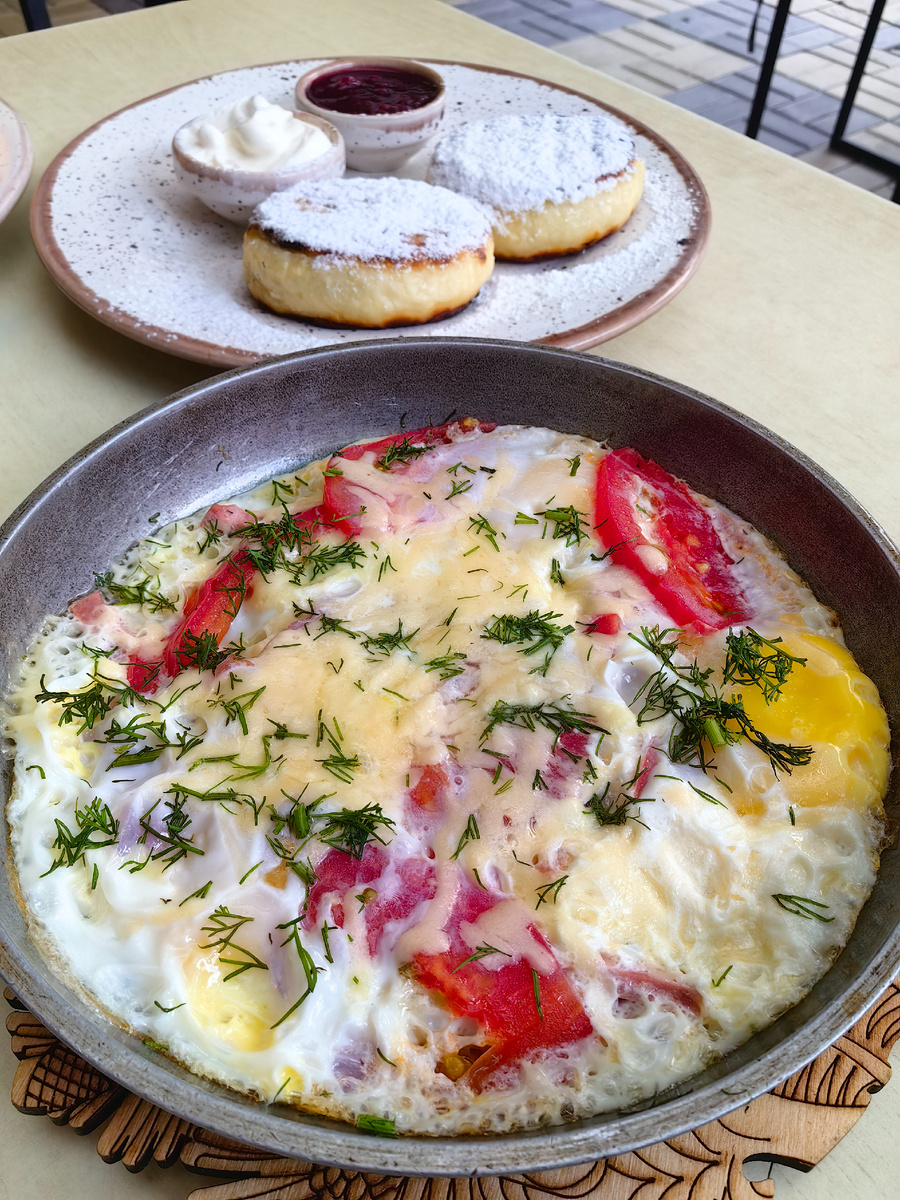 Казалось бы, простая яичница. Но вкусно невероятно!
