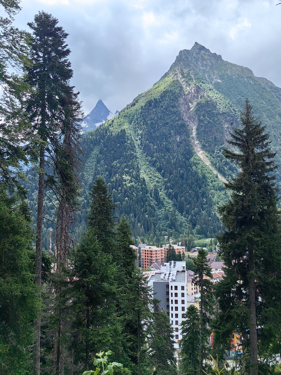 Вид на Домбай от КПП Тебердинского заповедника