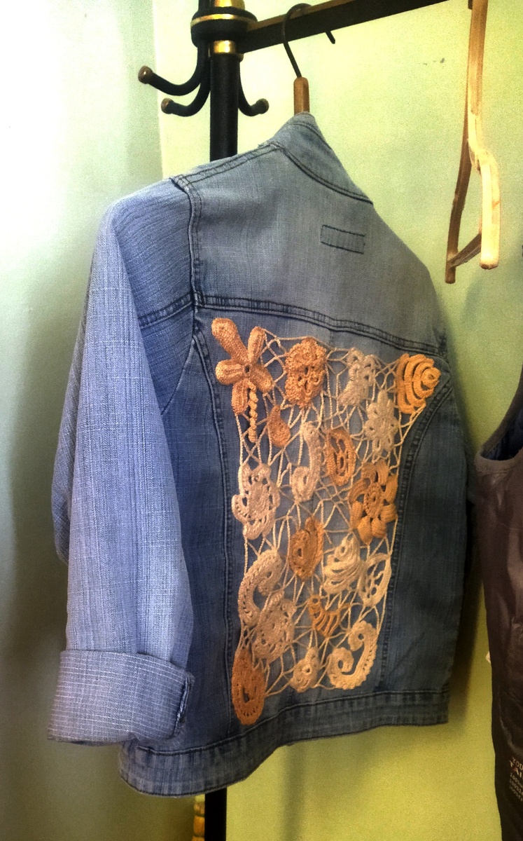 Джинсовая куртка с вязаным кружевом