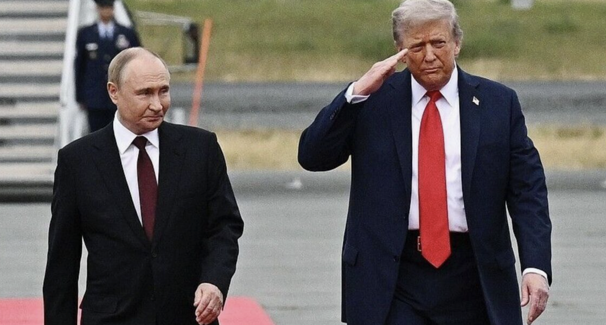 Лидеры России и США перед переговрами на Аляске. Фото с просторов интренета