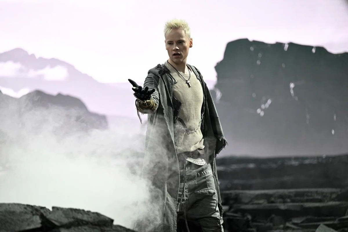 кадры из клипа "Прямо по сердцу"