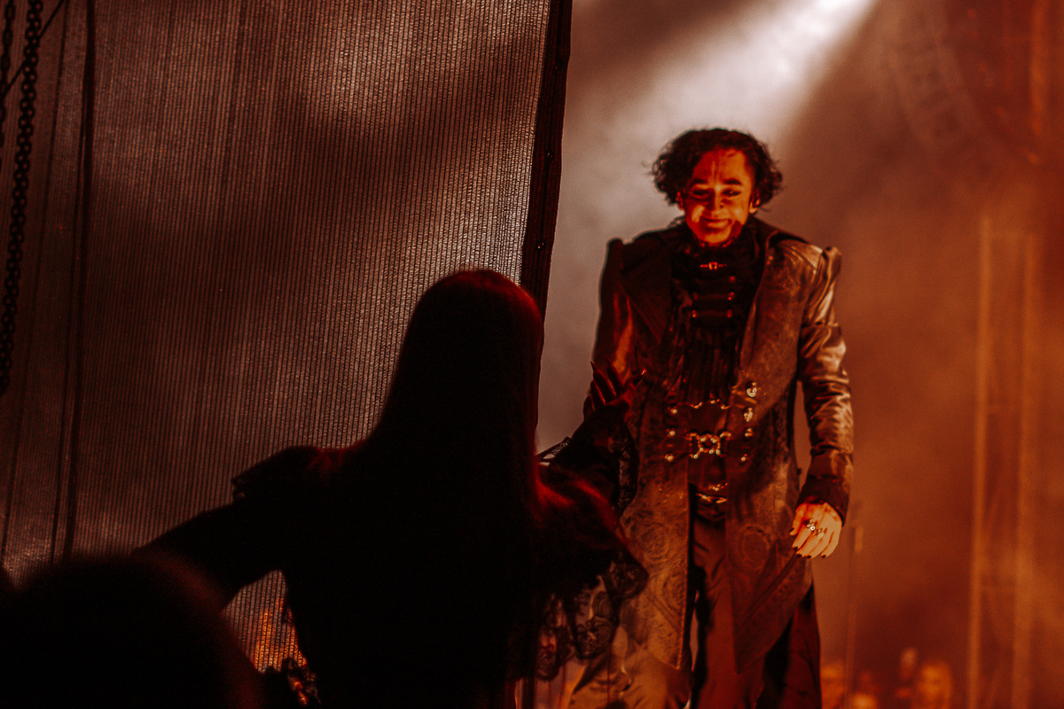 Арт-директор Диана в ожидании Олега для смены образа. Фото: Необычный фотограф S.Tar