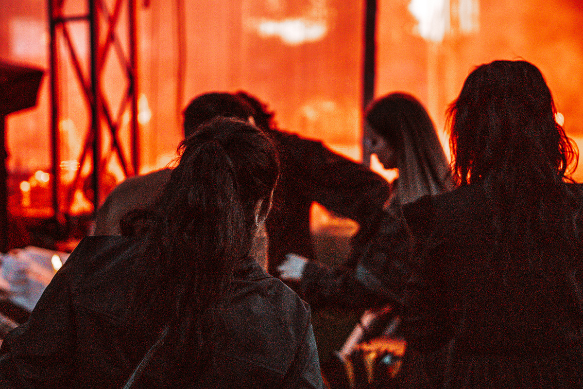 Команда в процессе смены образа Олега.  Фото: Необычный фотограф S.Tar