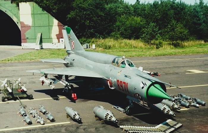 Старый МиГ‑21.