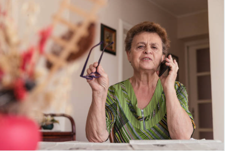 А чего ты ждала? Он же мужчина. Была бы ты хозяйкой хорошей, вот и не пришлось мужу на сторону смотреть, – сказала свекровь Кате по телефону