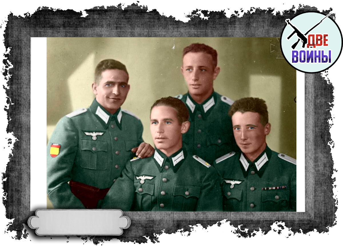 Так выглядела их форма с шевронами