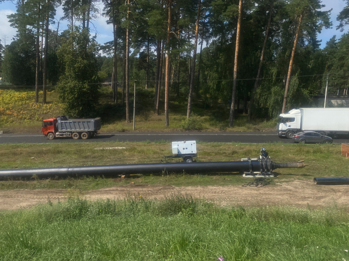 Параллельно проходит и реконструкция канализационного коллектора