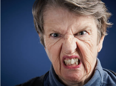 — Вот как! Она залетела, да еще и не известно от кого. Все ради того, чтобы выгнать меня из квартиры. Зачем вам самим 3 комнаты? — свекровь