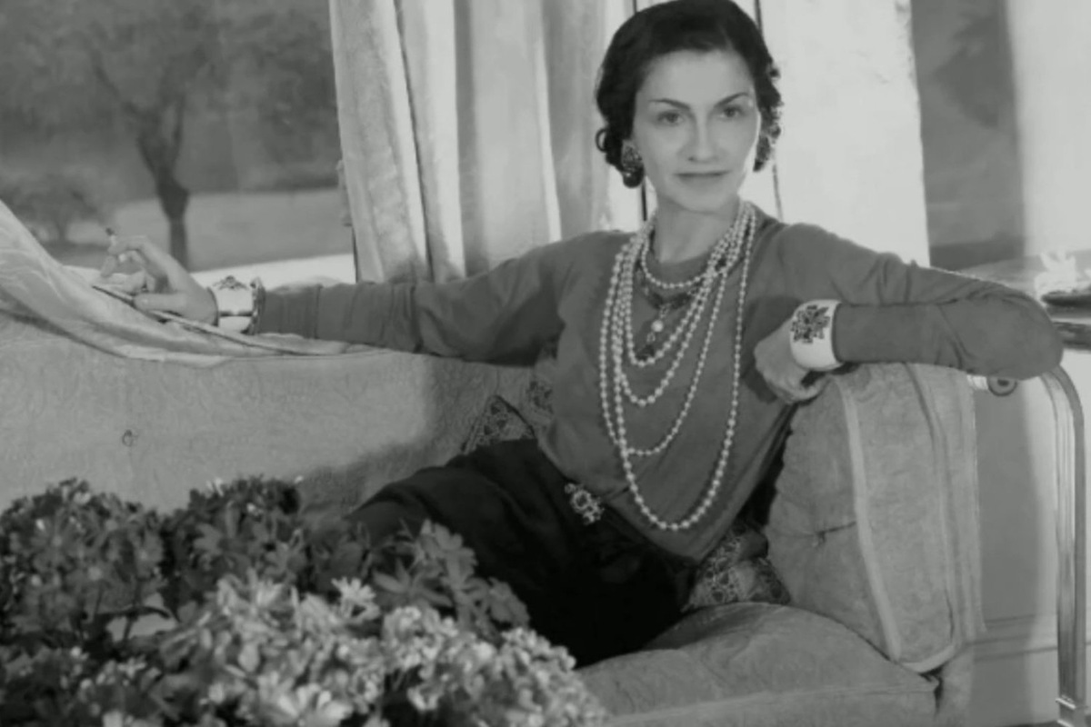   скриншот из видео "Коко Шанель" с канала " Ольга Жигалова"