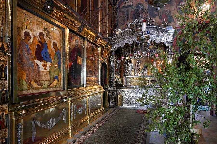 Андрей Рублев. « Троица». 1420-е годы, Государственная Третьяковская галерея, Москва (с 23 июня 2024 года экспонируется в Троицком соборе Троице-Сергиевой лавры.)