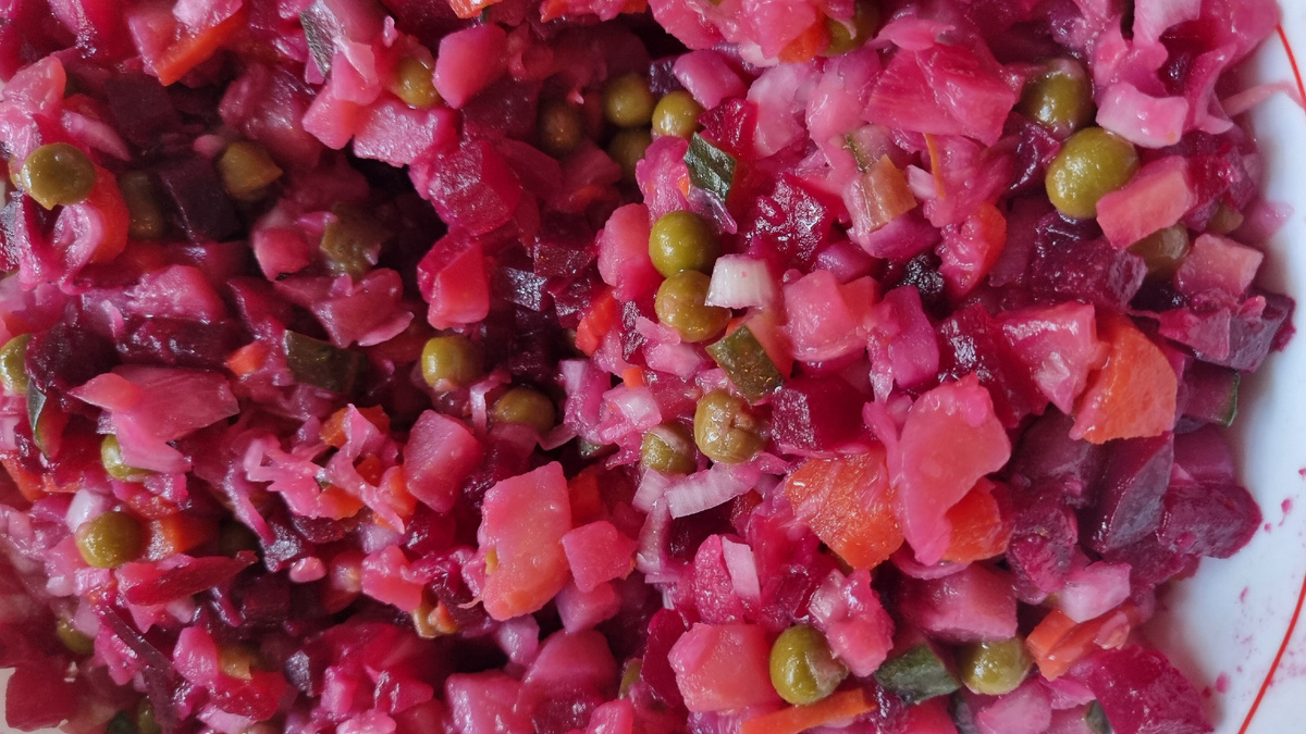 Что в тарелке, что в чувствах и голове был сплошной винегрет) Из холодильника исчез быстро - вкусно было. Осталось разобраться с головой до конца)))