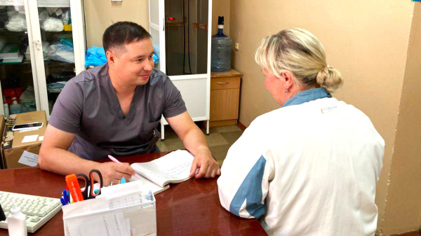    Югорский врач обследовал по 20 пациентов в день в Макеевке