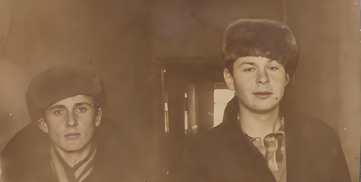 Шутники доморощенные, из баек Александра. Он  справа и его дружок по 8 му классу,(его уже нет в живых).  