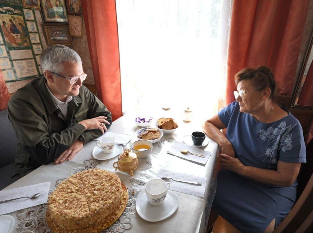 Фото: Владимир Солодов и Мария Михайловна Орлова / kamgov.ru