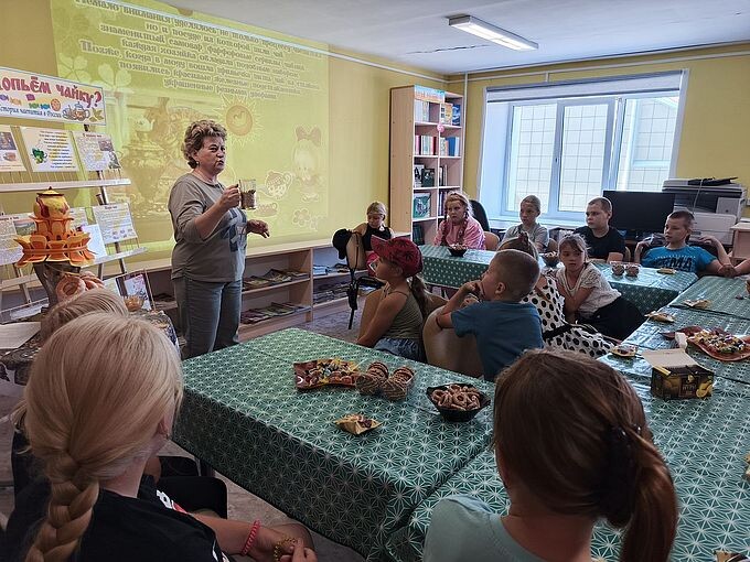 Из какой посуды пьют чай?