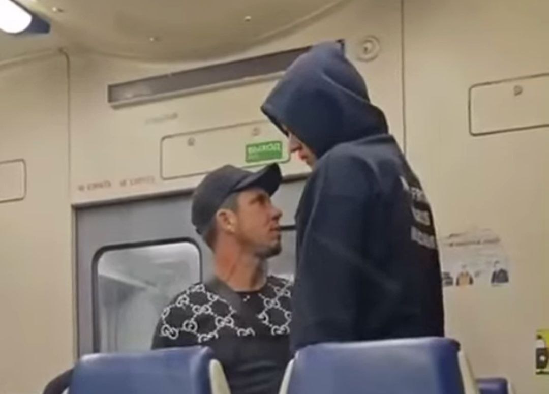 Паассажир не испугался буйного зайца. Фото: "Русская община"