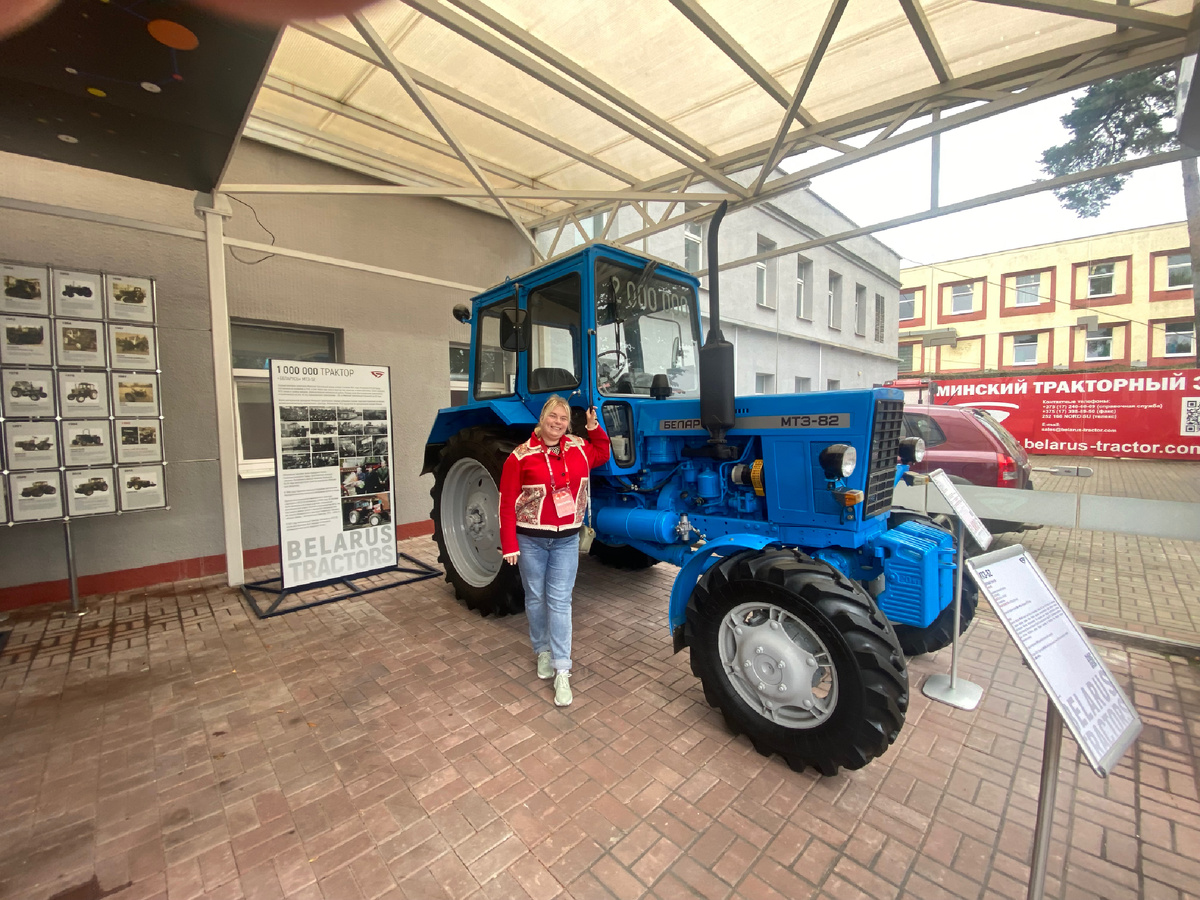 Раньше трактора были голубыми 