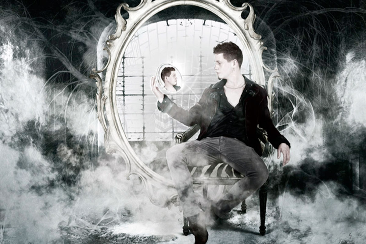 Нарцисс не видит других людей. Он видит только себя