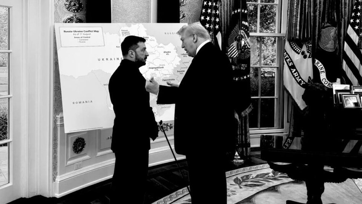 Зеленский и Трамп у карты Украины во время встречи в Вашингтоне
© RIA Novosti/Avrora