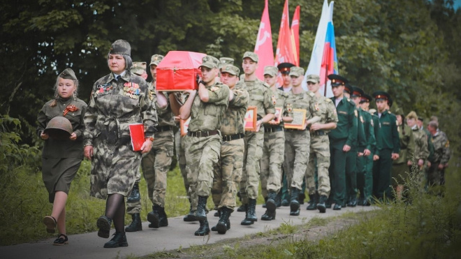 В деревне Зимитицы захоронили останки трех бойцов Красной Армии