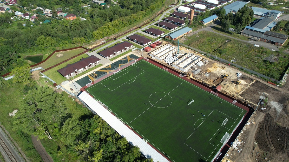 обустройство футбольного поля в Парк-отеле «Плазма» в Донском, Тульская область