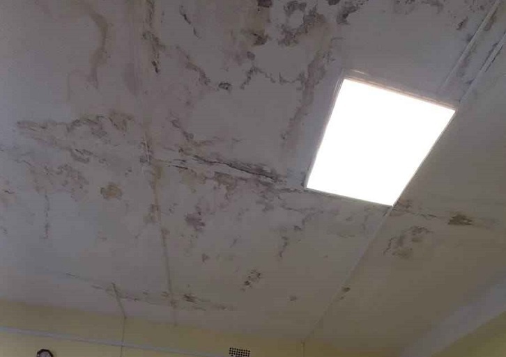    Состояние крыши в школе №13. Источник: фото жительницы