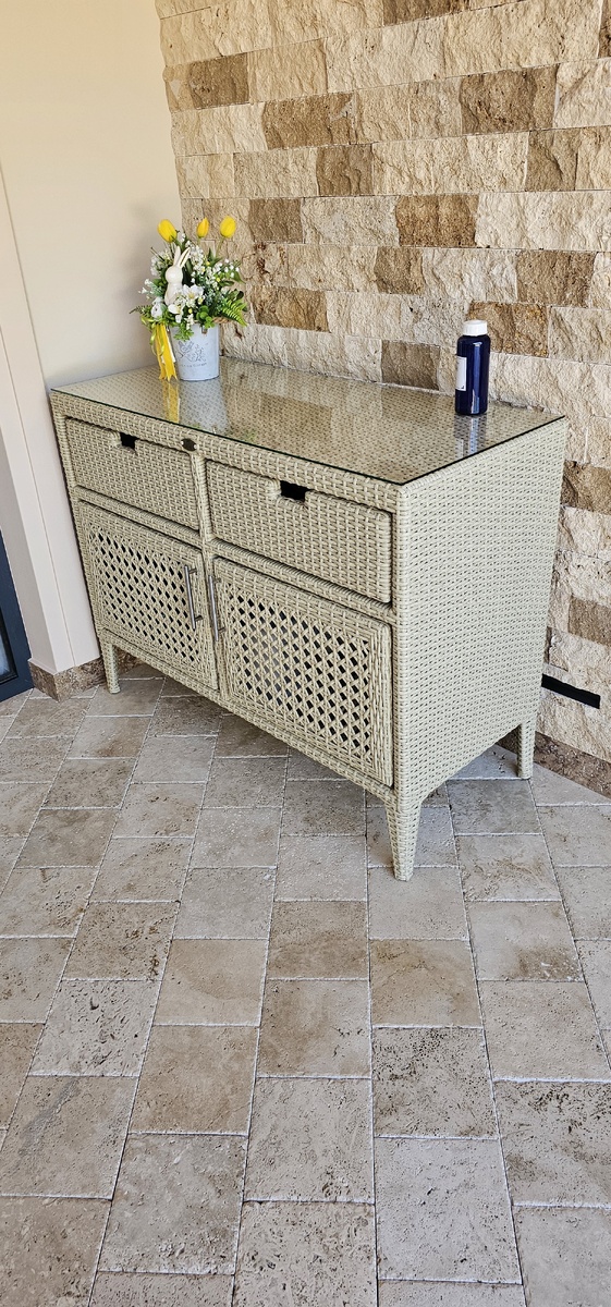 буфет из ротанга