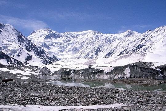    Российская альпинистка застряла на пике Победы в Киргизии со сломанной ногой и без еды
