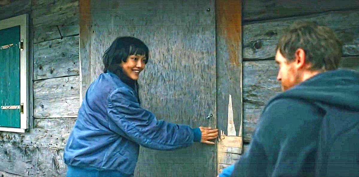 Отгадайте загадку от Рилы Фукусимы: что общего между этим листом фанеры и экранным напарником Рилы, датчанином Хоувом? 