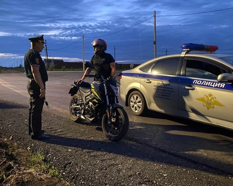     В Фатежском районе на подростков составили протоколы из-за управления мототранспортом