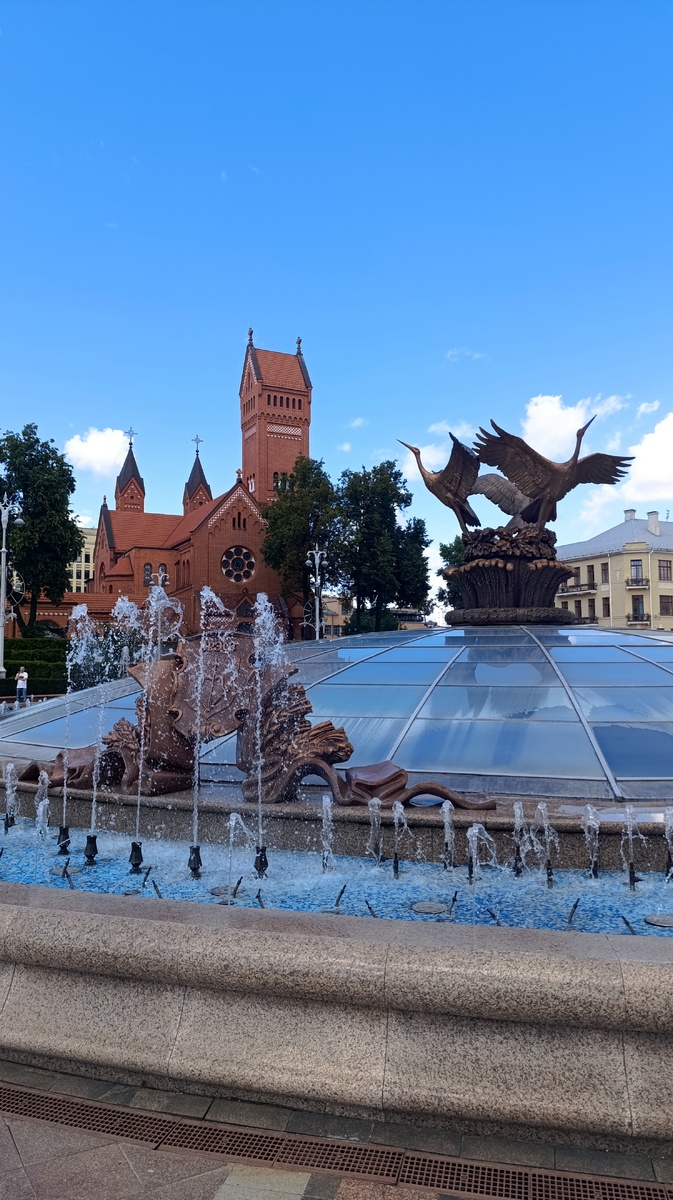 Памятник-фонтан "Журавли"