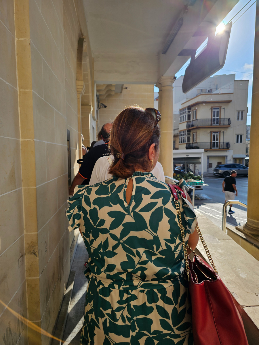 В мальтийских банках до сих пор "живые очереди"