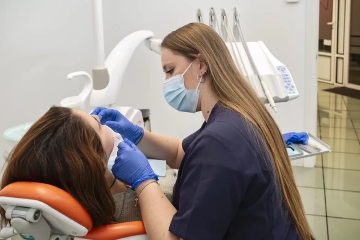    Некоторые заболевания и генетические предрасположенности могут также сыграть роль в потемнении пломб.