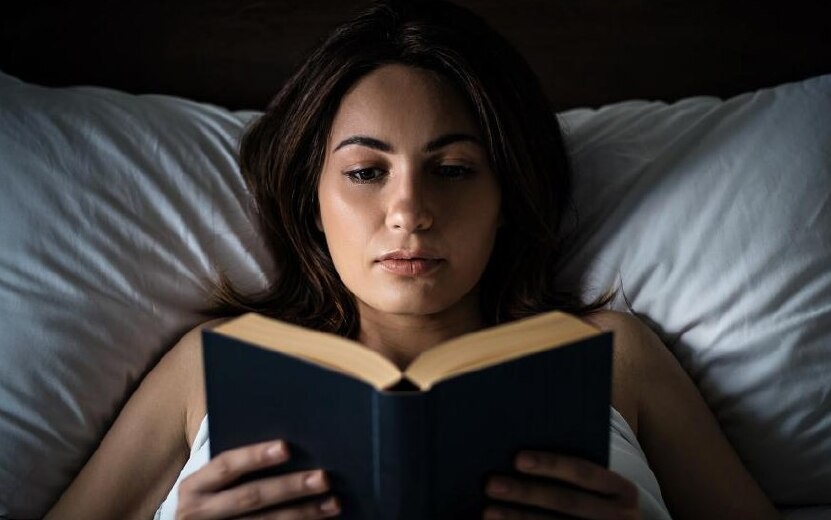  Даже несмотря на скептицизм, многие все равно продолжают верить сонникам. Фото: нейросеть