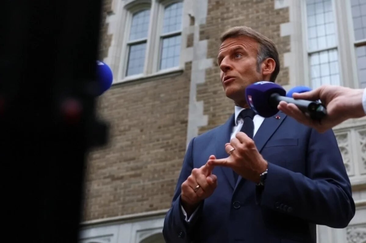    Макрон отверг возможность проведения встречи Путина и Зеленского в Париже