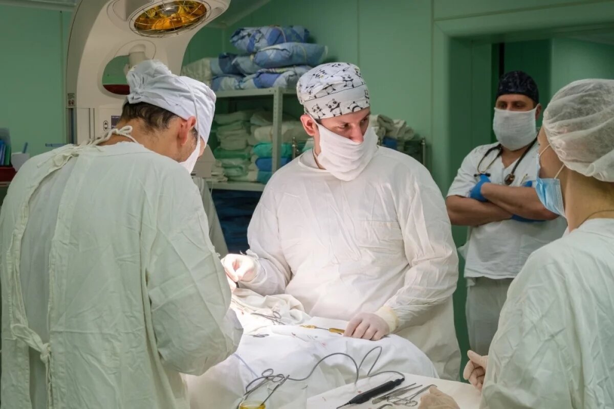    Челябинские врачи спасли школьника, проколовшего трахею гвоздём