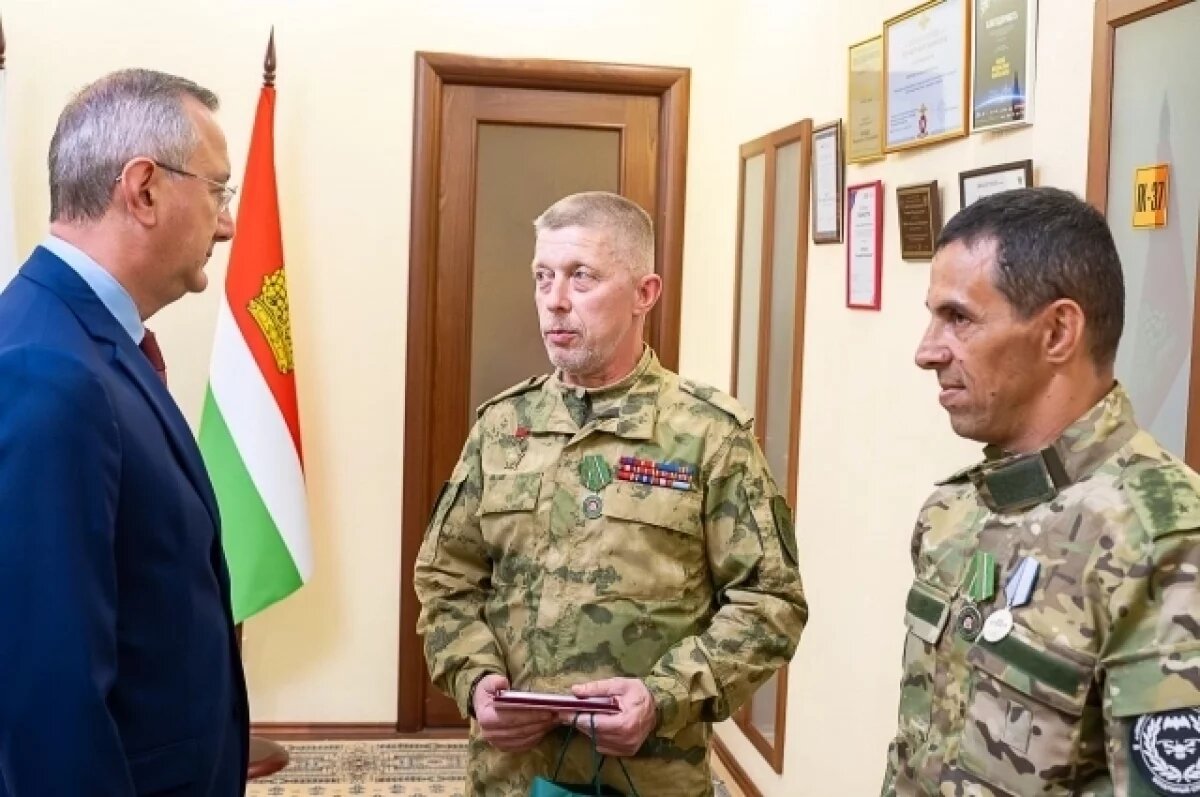    Губернатор наградил бойцов за служение Родине