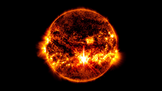 На Солнце зафиксировали сильную вспышку: что известно