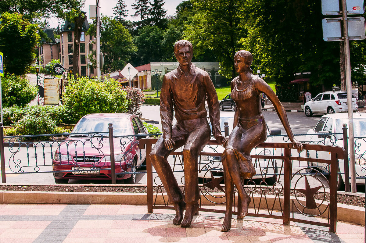 Скульптура "Влюбленные" в Кисловодске