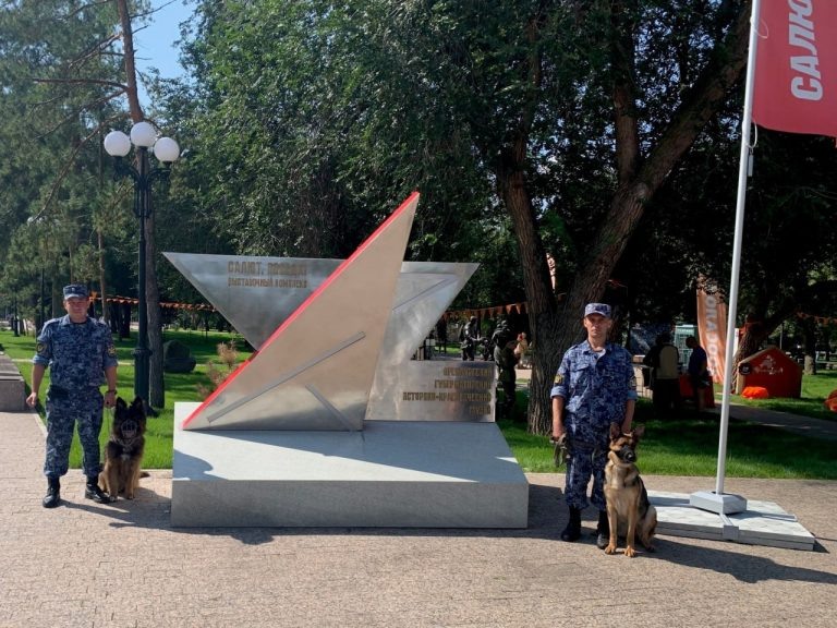    В Оренбурге служебные собаки УФСИН выступили в парке «Салют, Победа!» Антон Пичурин