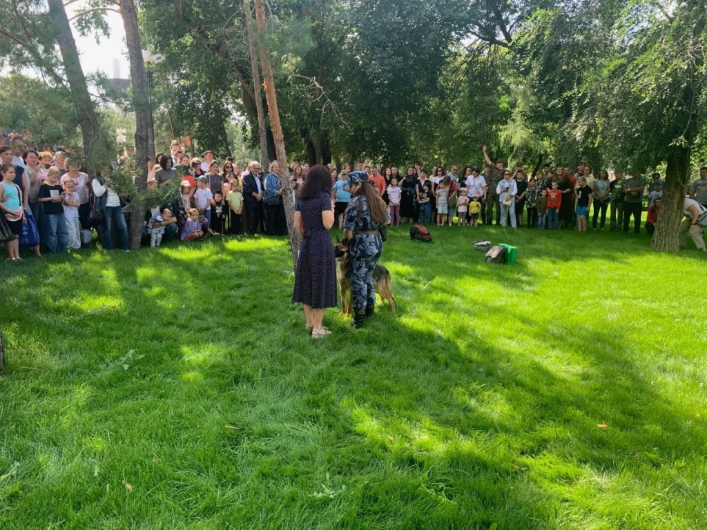    В Оренбурге служебные собаки УФСИН выступили в парке «Салют, Победа!» Антон Пичурин