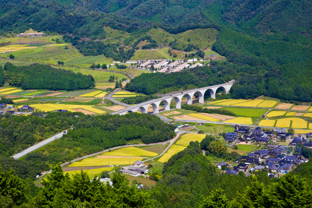 Природа префектуры Хёго завораживает не только буйством красок, но и разнообразием ландшафтов (город Асаго)