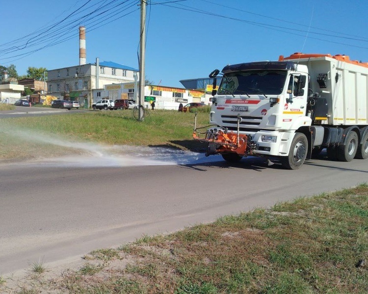     Парки Курска убирают 12 единиц техники и 42 сотрудника