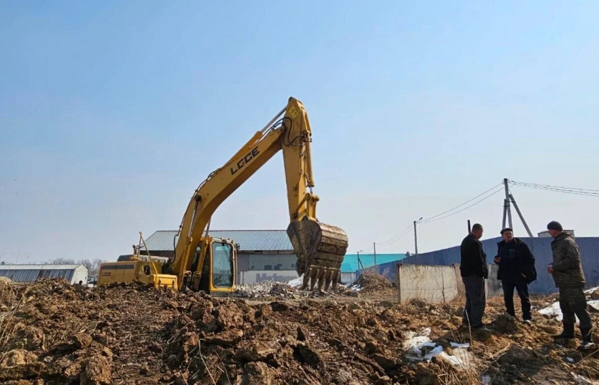    Во время ЧС администрация Лесозаводска нарыла пробоем больше, чем было до паводка.