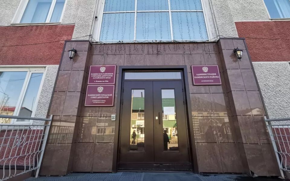    Силовики могли провести оперативные мероприятия в администрации Каменского района